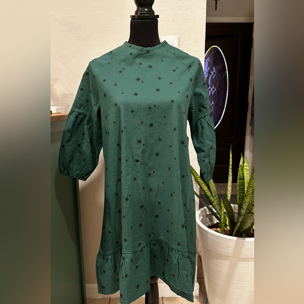 NWT Free Assembly Girls Green Star Pattern Dress